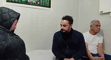 Elazığ'da Konteyner Kentte yaşayan depremzede: "Ben iş istiyorum. Kiramı ödeyeyim, evimde oturayım. Bir tenekede kim 4 yıl yaşamak ister?"