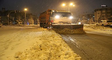 Eskişehir Büyükşehir'den 7/24 kar mesaisi