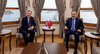 Hakan Fidan, İstanbul’da Birleşik Krallık Dışişleri Bakanı Davıd Cameron ile görüştü