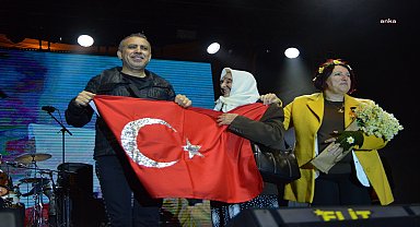 Haluk Levent, Karaburun Nergis Festivali'nde sahne aldı