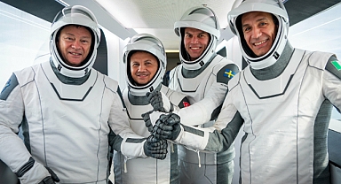 İlk Türk astronotu Alper Gezeravcı'nın yer aldığı roket, başarıyla fırlatıldı