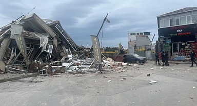İstanbul Ümraniye’deki Metro çalışması sırasında boş bir bina çöktü