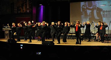 Karşıyaka 3. Yaş Üniversitesi'nde mezuniyet töreni