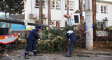 Karşıyaka'da çevre düzenleme çalışmaları hızla devam ediyor 