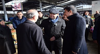 Kırşehir Belediye Belediye Başkanı Ekicioğlu, pazaryeri esnafını ziyaret etti
