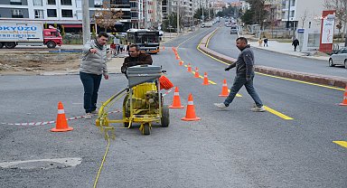 Kırşehir Belediyesi yol çalışmalarına devam ediyor