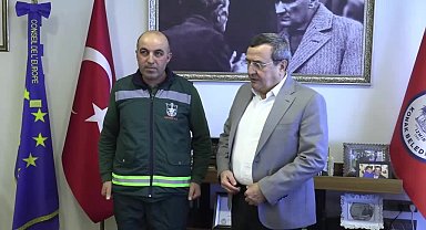 Konak Belediyesi'nin örnek personeline Başkan Batur'dan teşekkür