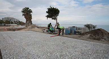 Konyaaltı Sahili'nde hummalı çalışma