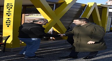 Kuşadası Belediye Başkanı Ömer Günel, her sabah mesaisine hemşehrileri ile buluşarak başlıyor