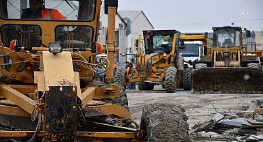 Lüleburgaz Belediyesi buzlanmaya karşı tedbir aldı