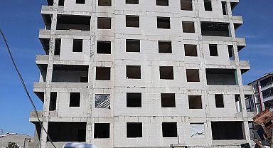 Malatyalı depremzede: "Konteynere 4 kişi sığabiliyoruz. Ailemi yerleştirdim, ben dışarıda kalsam da önemli değil"