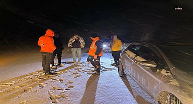 Mersin Büyükşehir'in kar nöbeti sürüyor