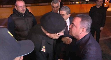Muhittin Böcek, yeni yıla itfaiye ekipleri ile birlikte girdi
