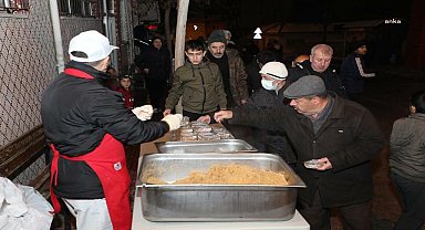Odunpazarı Belediyesi üç aylar ve Regaip Kandili dolayısıyla helva dağıttı