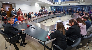 Özgür Özel, CHP Genel Merkez'de gazetecilerle buluştu