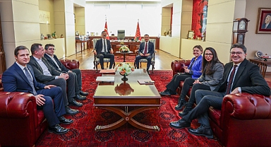 Özgür Özel, Erkan Baş'ı CHP Genel Merkez'de ağırladı