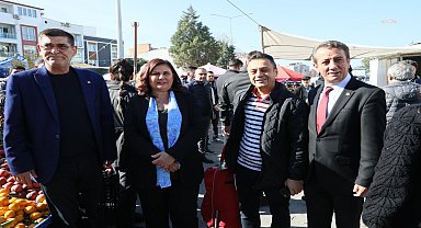 Özlem Çerçioğlu, Cumartesi Pazarı'nda vatandaşlarla buluştu