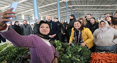 Özlem Çerçioğlu, Söke Bağarası Salı Pazarı'nda vatandaşlarla buluştu