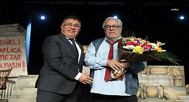 Rutkay Aziz, "Bir Halk Düşmanı" ile Yenimahalle'de sahne aldı
