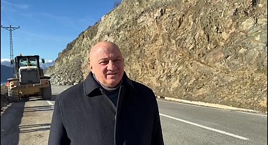Şavşat yoluna düşen heyelan nedeniyle mahsur kalan CHP Artvin Milletvekili Bayraktutan: "Bütün soru önergeleri cevapsız kalıyor. İlla bir can mı kaybetmemiz gerekiyor"