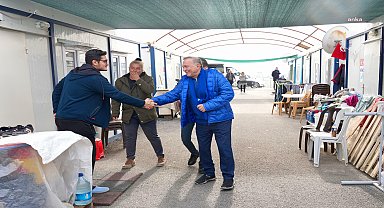 Seyhan Belediye Başkanı Akay, depremzedeleri yalnız bırakmıyor
