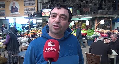 Sinoplu üretici genç: "Şu anda biz para kazanmıyoruz. Sadece karnımızı doyuruyoruz. Pazara çıksan tereyağını, sütünü, yumurtanı alsan 1 buçuk 2 bin liradan aşağı çıkamazsın"