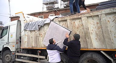Tarsus Belediyesi, depremzedelere yardım eli uzatmaya devam ediyor