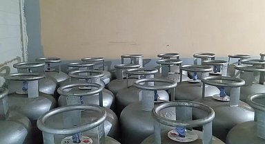 Tüpe 3 günde 55 lira zam geldiğini söyleyen Kadirlili tüp satıcısı: "Yüzde 20 vatandaşımız piknik tüpü kullanmaya başladı"