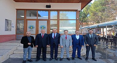 Turgutlu Belediye Başkanı Akın ve belediye başkan adayları kahvaltıda buluştu