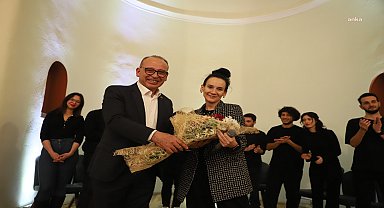 Turgutlu Belediyesi Atatürk Kültür Merkezi Üniversite Tiyatro Grubunun sahnelediği 'Şimdi Show Doğaçlama Tiyatro' gösterisi seyirci ile buluştu