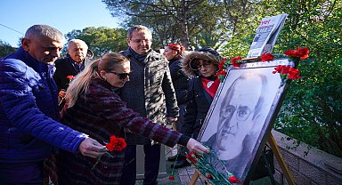 Uğur Mumcu Ayvalık'taki evinin önünde anıldı