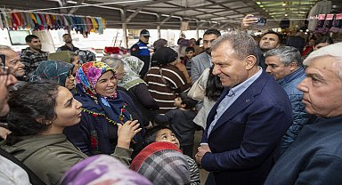 Vahap Seçer, Halkkent Mahallesi'nde pazar ziyareti yaptı