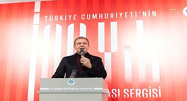 Vahap Seçer, 'Türkiye Cumhuriyeti'nin 100. Yılı Resim Sergisi ve Ödül Töreni'ne katıldı