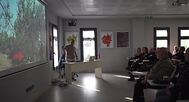 Yaşam Köyü Toprak Okulu'ndaki zeytin budama eğitimine çiftçilerden büyük ilgi