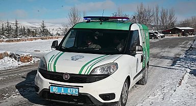 Yozgat İl Emniyet'in 'Haydi' ekipleri yaban hayvanları için doğaya yiyecek bıraktı