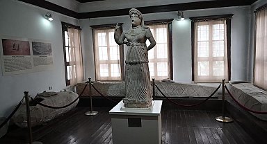 Yozgat'ta antik kent kazı çalışmaları sırasında çıkarılan heykeller müzede sergileniyor