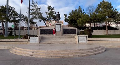 Yozgat'ta bir vatandaş, şehitler için Atatürk Anıtı önünde nöbet tuttu