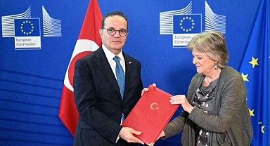 AB’nin deprem için Türkiye’ye vereceği 400 milyon euroluk fon anlaşması imzalandı