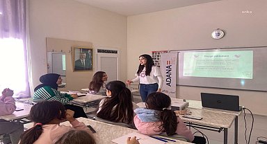 Adana Büyükşehir'den "Regl Odaklı Ergen Oturumu" atölyesi