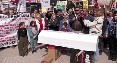 AKP ilçe binası önünde açıklama yapmak isteyen TOKİ mağdurlarına polis engeli...