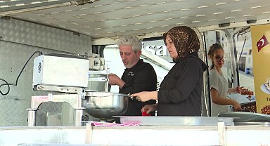 Antalya Büyükşehir Belediyesi, depremlerde hayatını kaybeden vatandaşlar için lokma dağıttı