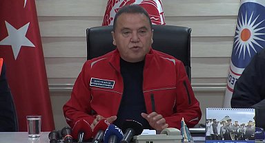 Antalya Büyükşehir Belediyesi Ekipleri, sele karşı teyakkuzda… Muhittin Böcek: "Vatandaşlarımızın çok önemli olmadıkça dışarı çıkmamalarını rica ediyoruz"