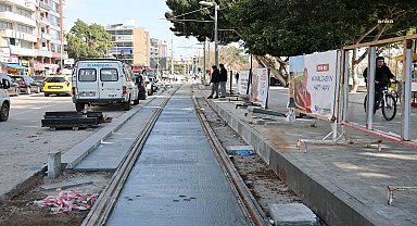 Antalya Büyükşehir Belediyesi'nin Nostalji Tramvay Hattı'nda başlattığı çalışma sürüyor