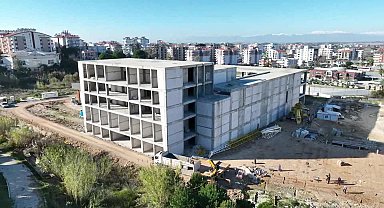 Antalya Büyükşehir Belediyesi, Serik Kongre ve Kültür Merkezi'nin inşaatına devam ediyor