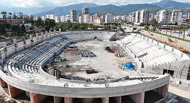 Antalya Büyükşehir'in Kumluca'ya kazandıracağı Atatürk Stadyumu'nda çalışmalar sürüyor
