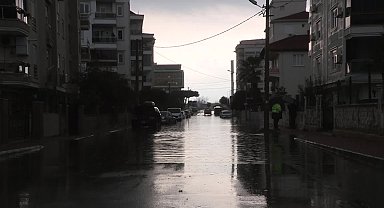 Antalya Büyükşehir sel bölgesinde sıcak yemek dağıtıyor