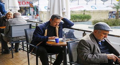 Antalya'da yaşayan emekliler, Büyükşehir'in Emekliler Kahvesi'nde sosyalleşiyor