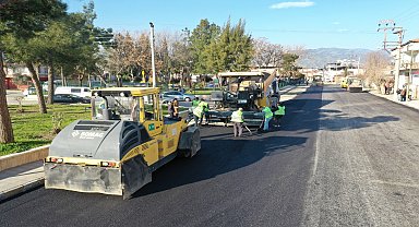 Aydın Büyükşehir Belediyesi ekipleri, Efeler Cumhuriyet Caddesi'ni yeniliyor