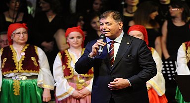 Başkan Tugay, Balkan Ezgilerine eşlik etti