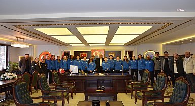 Bozüyük Belediye Başkanı Bakkalcıoğlu, ilçeli voleybolcularla bir araya geldi